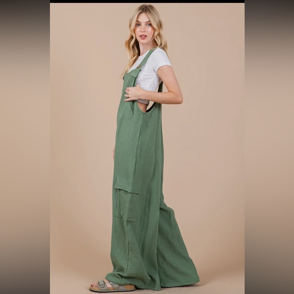 01 Fabulous Solid Textured Wide Leg Jumpsuit - Picture 3 of 3